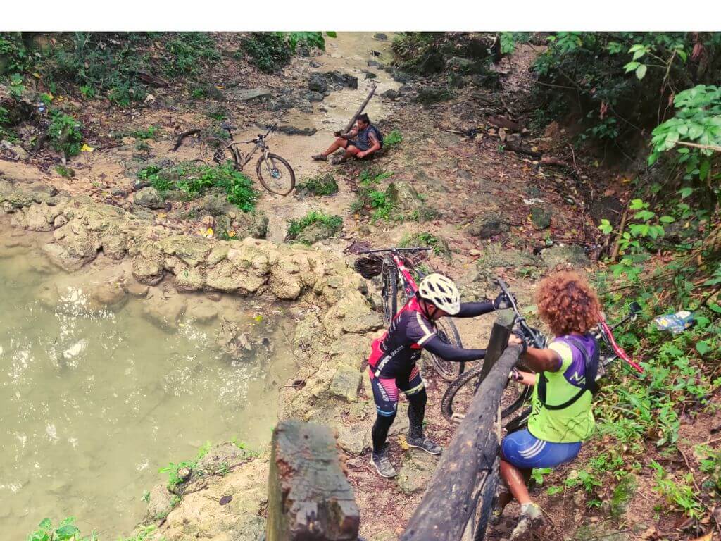 Mountainbike Tour Kuba - Abstieg zur Wasserfall Lagune