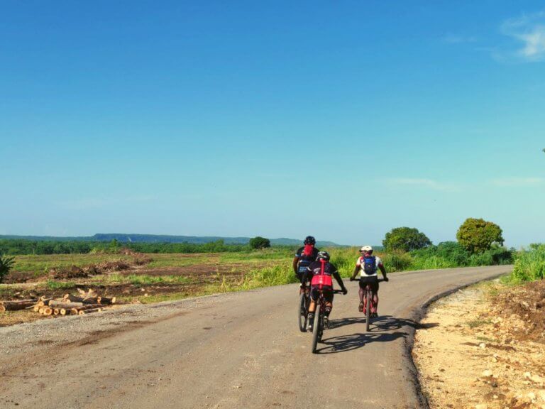 Mountainbike Tour Kuba - Blick auf den Tafelberg Esperon