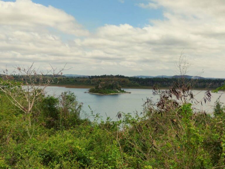 Inseln auf dem Stausee Bacuranao