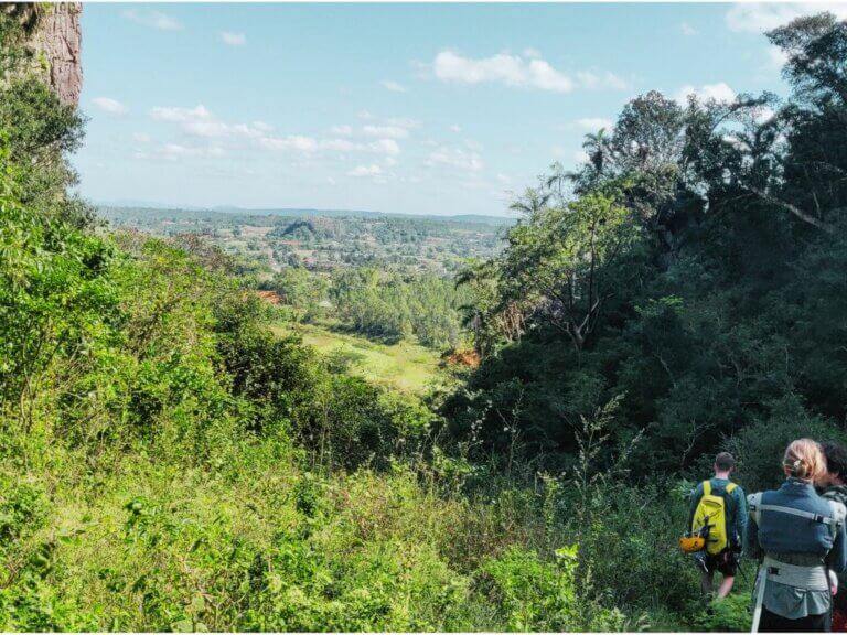 Rückweg mit Panoramablick am Felsen Filo Cuchilla